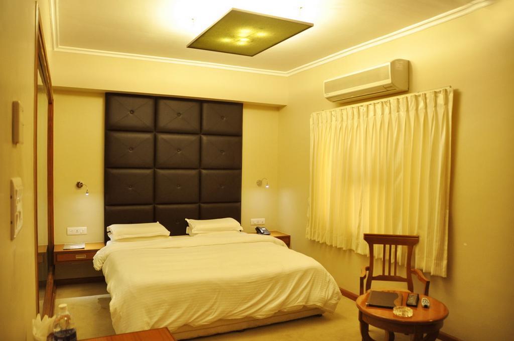 Hotel Aram Jāmnagar エクステリア 写真