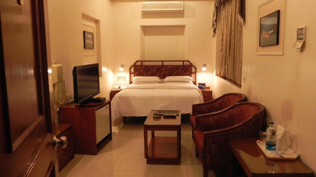 Hotel Aram Jāmnagar 部屋 写真